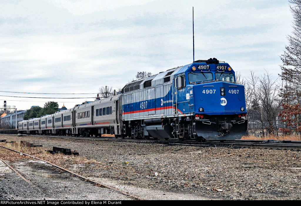 MNCR 4907 on train 1272